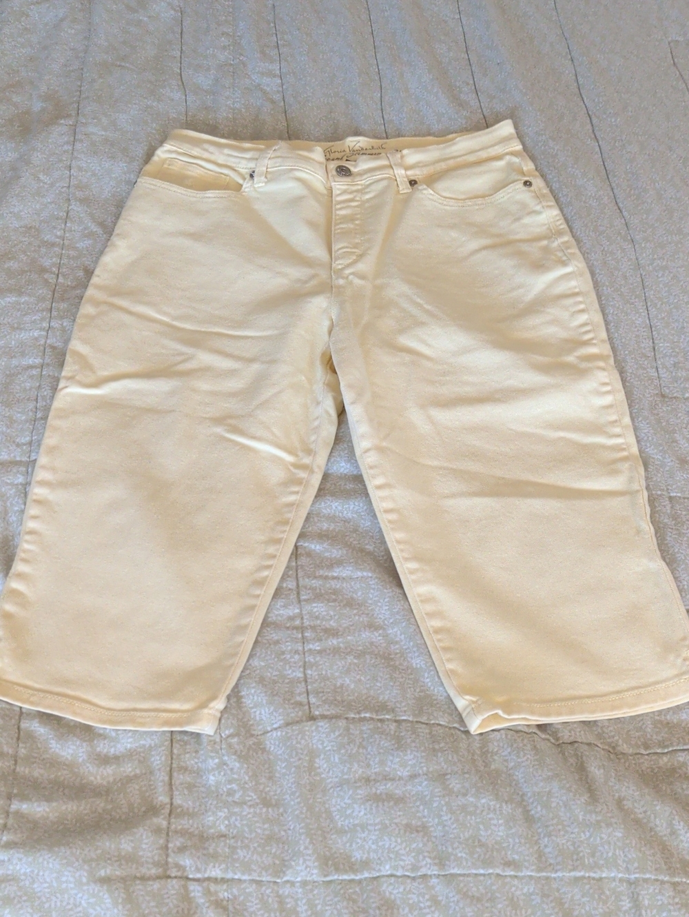Gloria Vanderbilt Cream Wide-Leg Capris